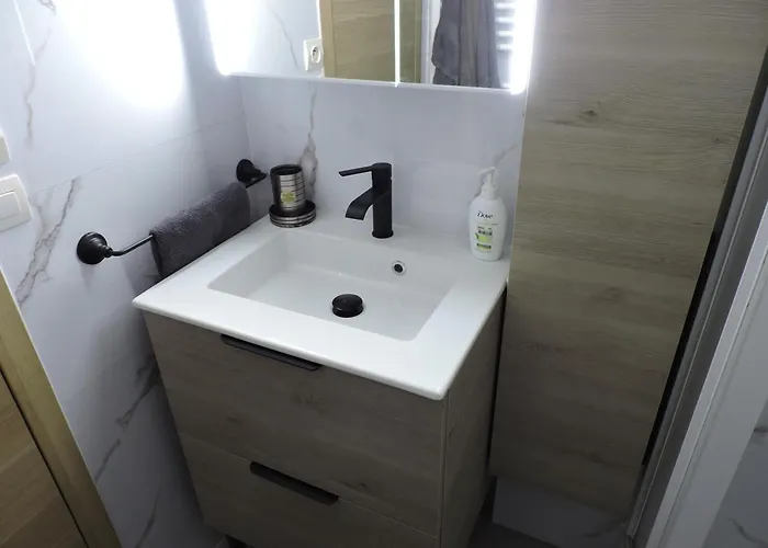 Cap D'agde Appart. 4/6 Pers. Avec Jardin, Piscine. *